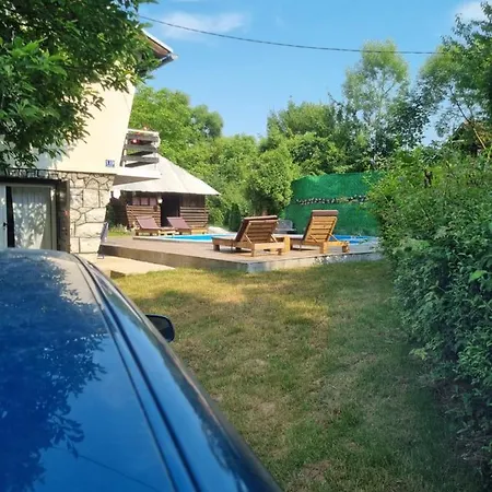 Hipnotic Villa *