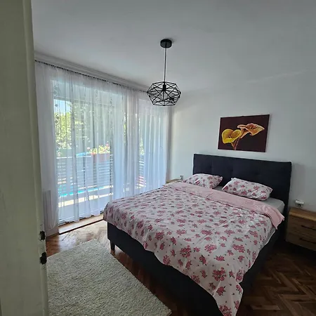Hipnotic Villa *